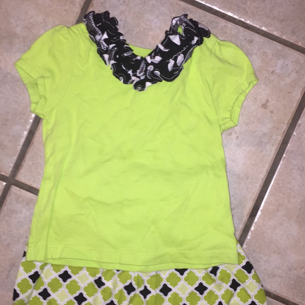 Spring Ruffled Outfit - Picture 2 of 4
